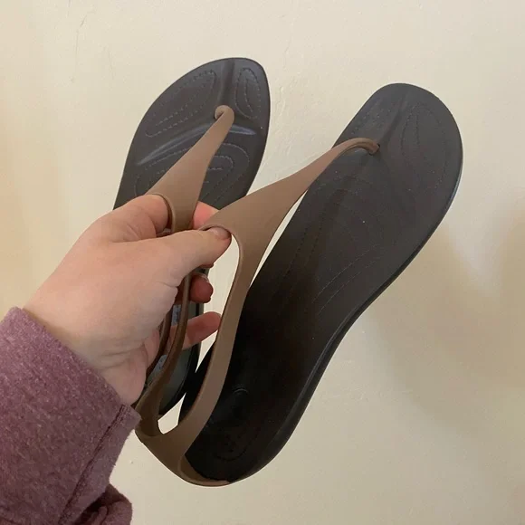 Women’s Size 8 Crocs Sexi Flip Brown Minimalist T-Strap Slingback Sandals - Picture 6 of 6